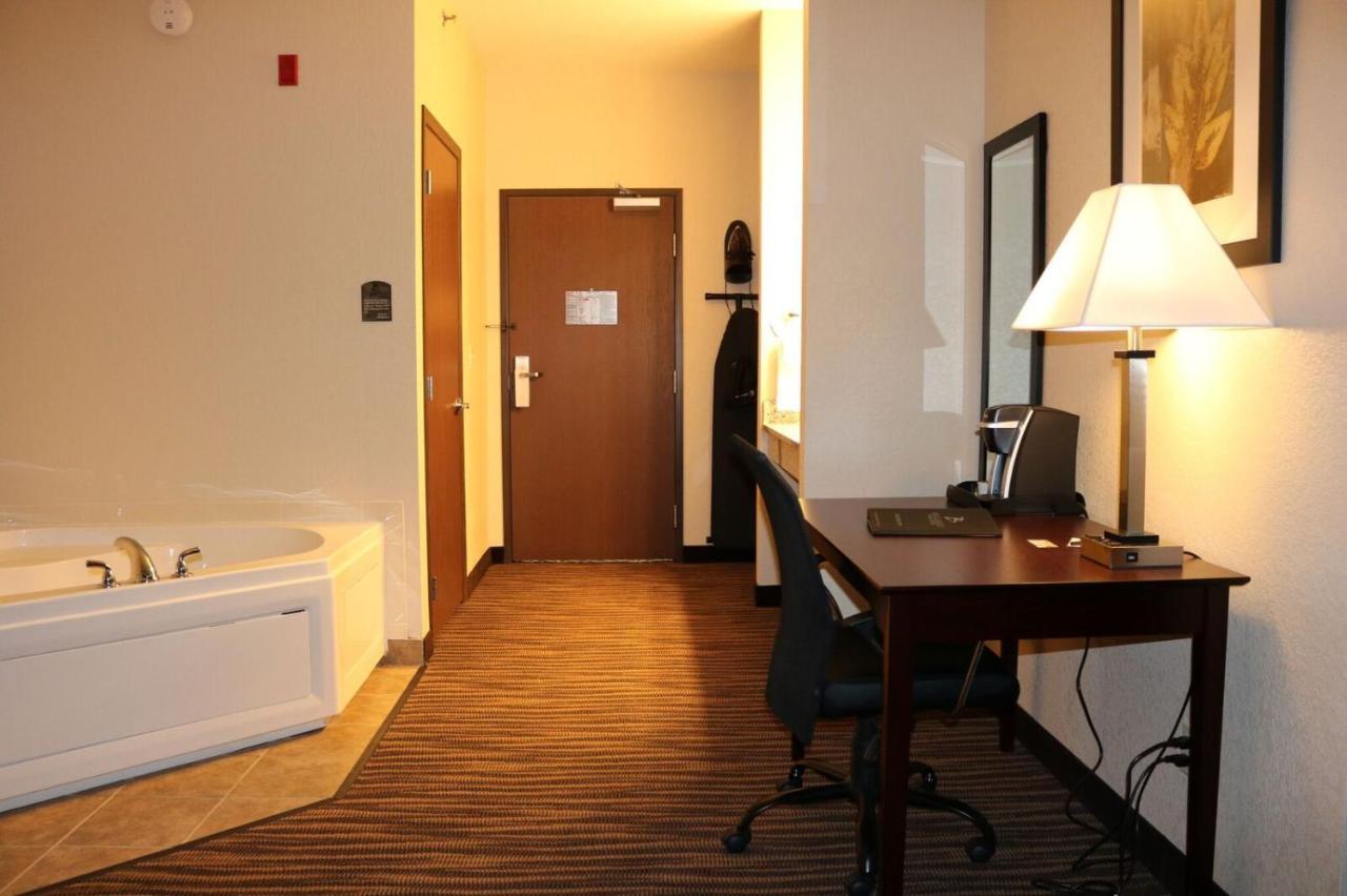 Cobblestone Inn & Suites Maryville Buitenkant foto