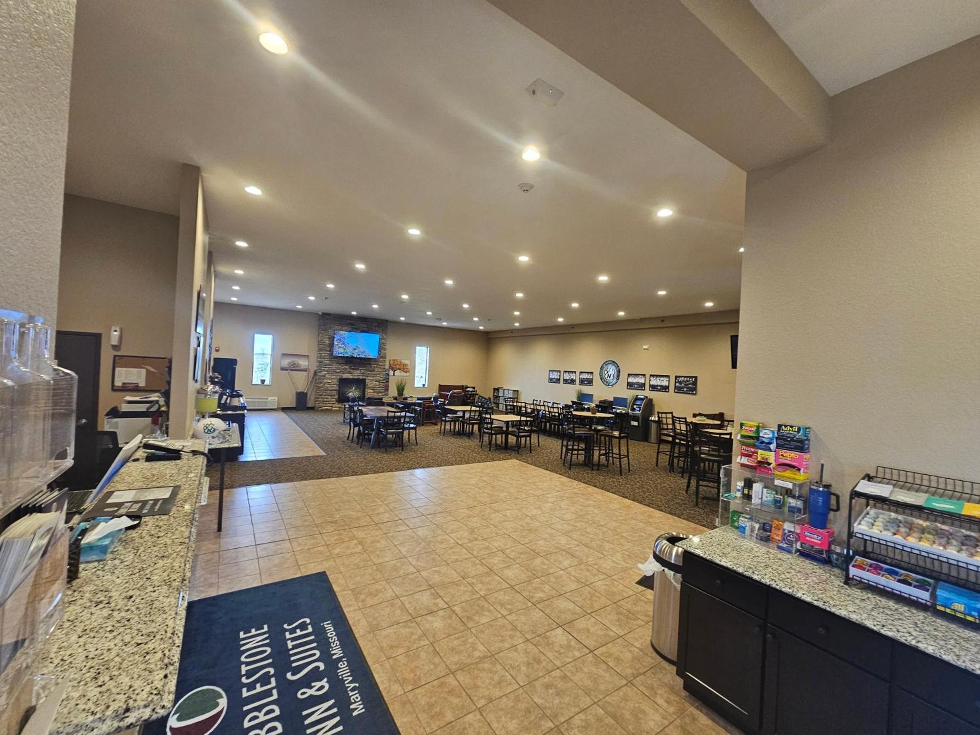 Cobblestone Inn & Suites Maryville Buitenkant foto