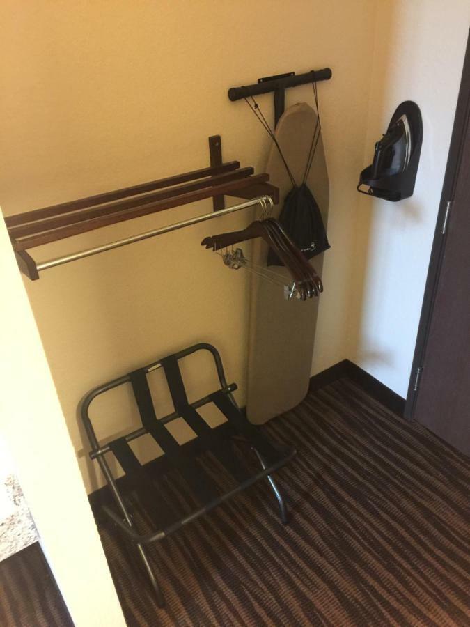Cobblestone Inn & Suites Maryville Buitenkant foto